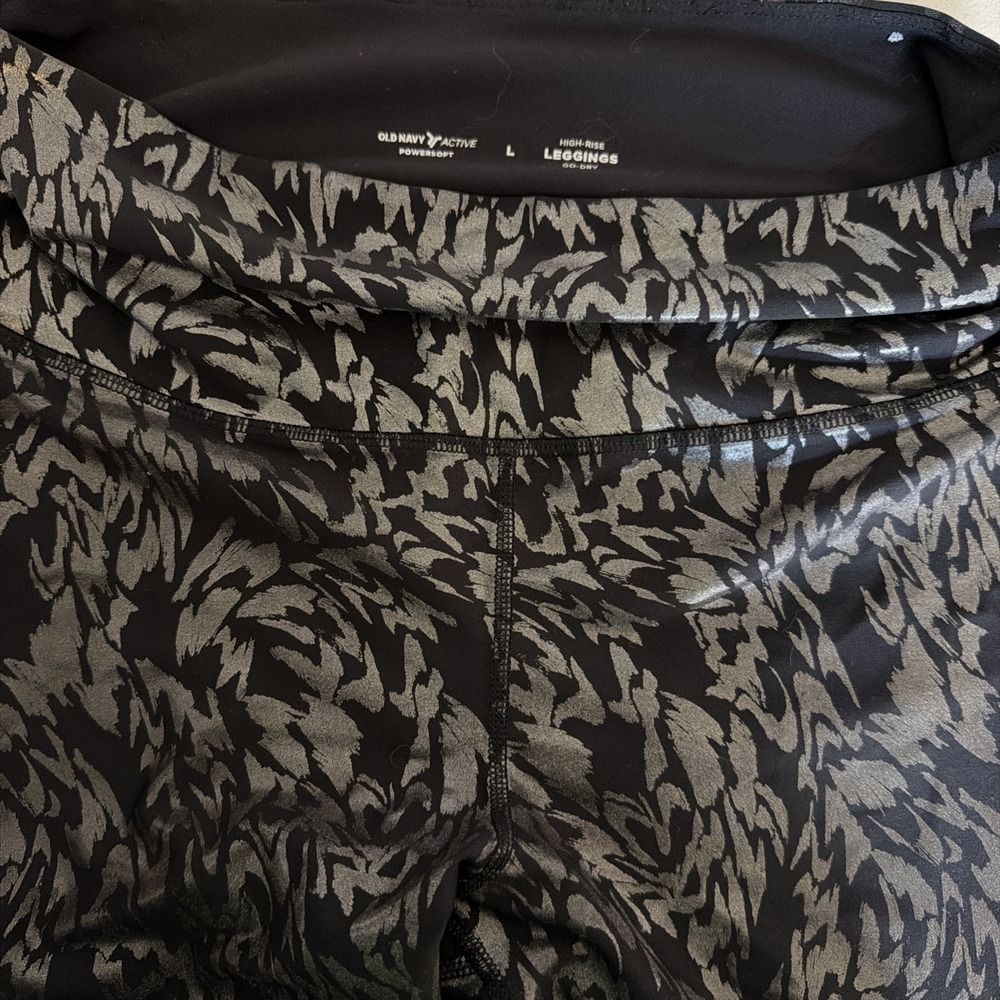 Old Navy Active PowerSoft High Rise Leggings Large Black Silver Metallic Foil
